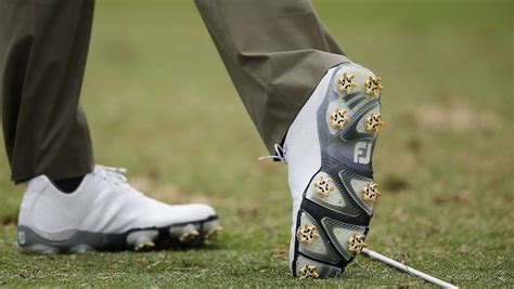 are golf shoes spiked or non spikes.